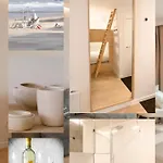 Zwembad Met Frontaal Zeezicht *