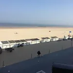 Apartamento Zwembad Met Frontaal Zeezicht