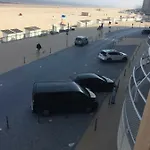 Zwembad Met Frontaal Zeezicht