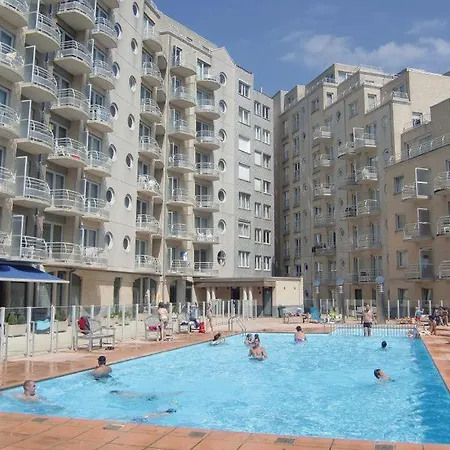 Appartement Zwembad Met Frontaal Zeezicht