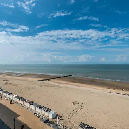 Appartement Zwembad Met Frontaal Zeezicht