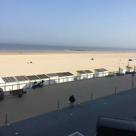 Appartement Zwembad Met Frontaal Zeezicht