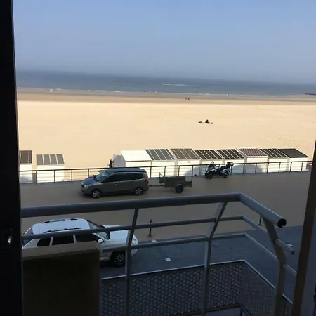 Zwembad Met Frontaal Zeezicht Appartement *