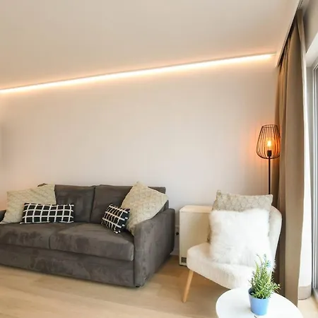 Appartement Zwembad Met Frontaal Zeezicht *