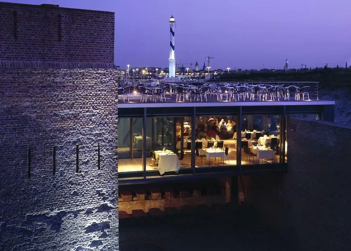 Zwembad Met Frontaal Zeezicht * Ostend