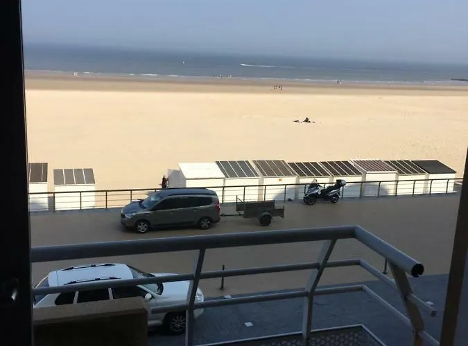 Zwembad Met Frontaal Zeezicht Apartment *