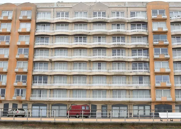 Zwembad Met Frontaal Zeezicht Apartment Ostend