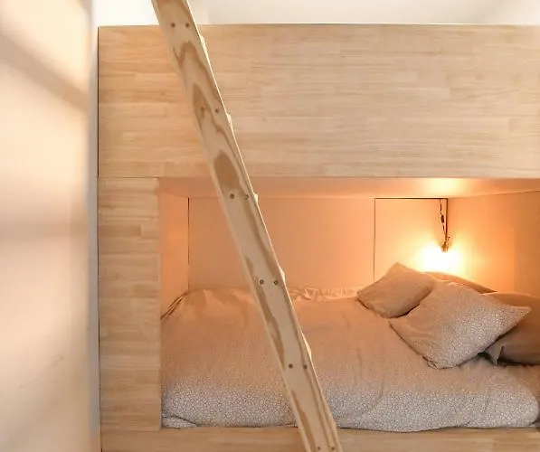 Zwembad Met Frontaal Zeezicht